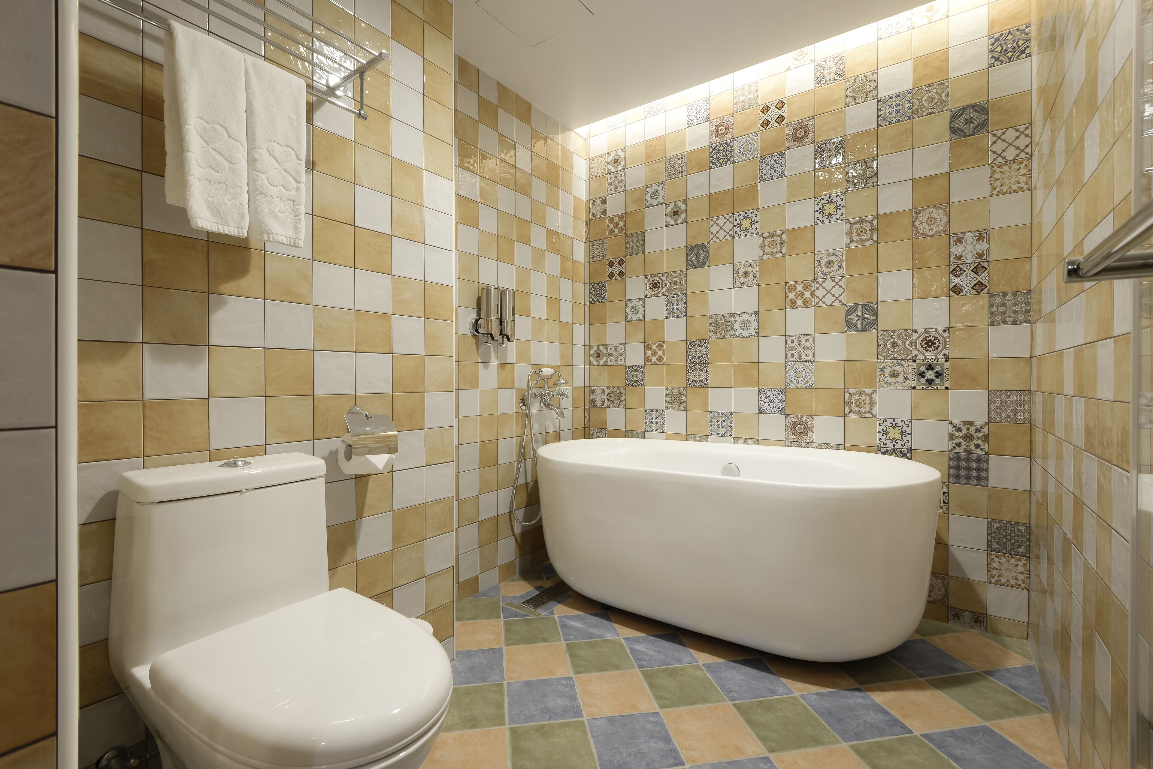 superior quadruple room, bathtub | deep-soaking bathtub