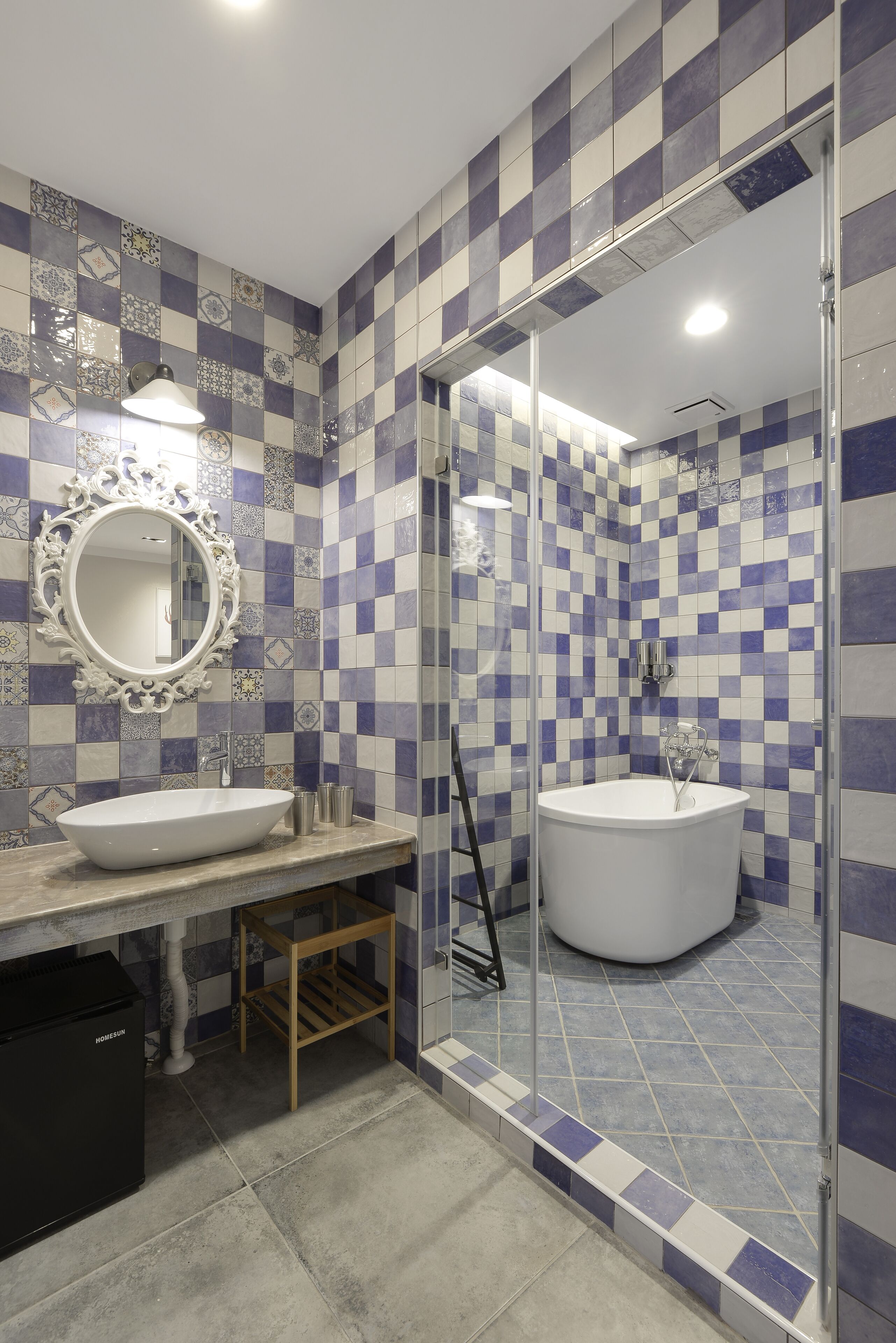 superior quadruple room, bathtub | deep-soaking bathtub