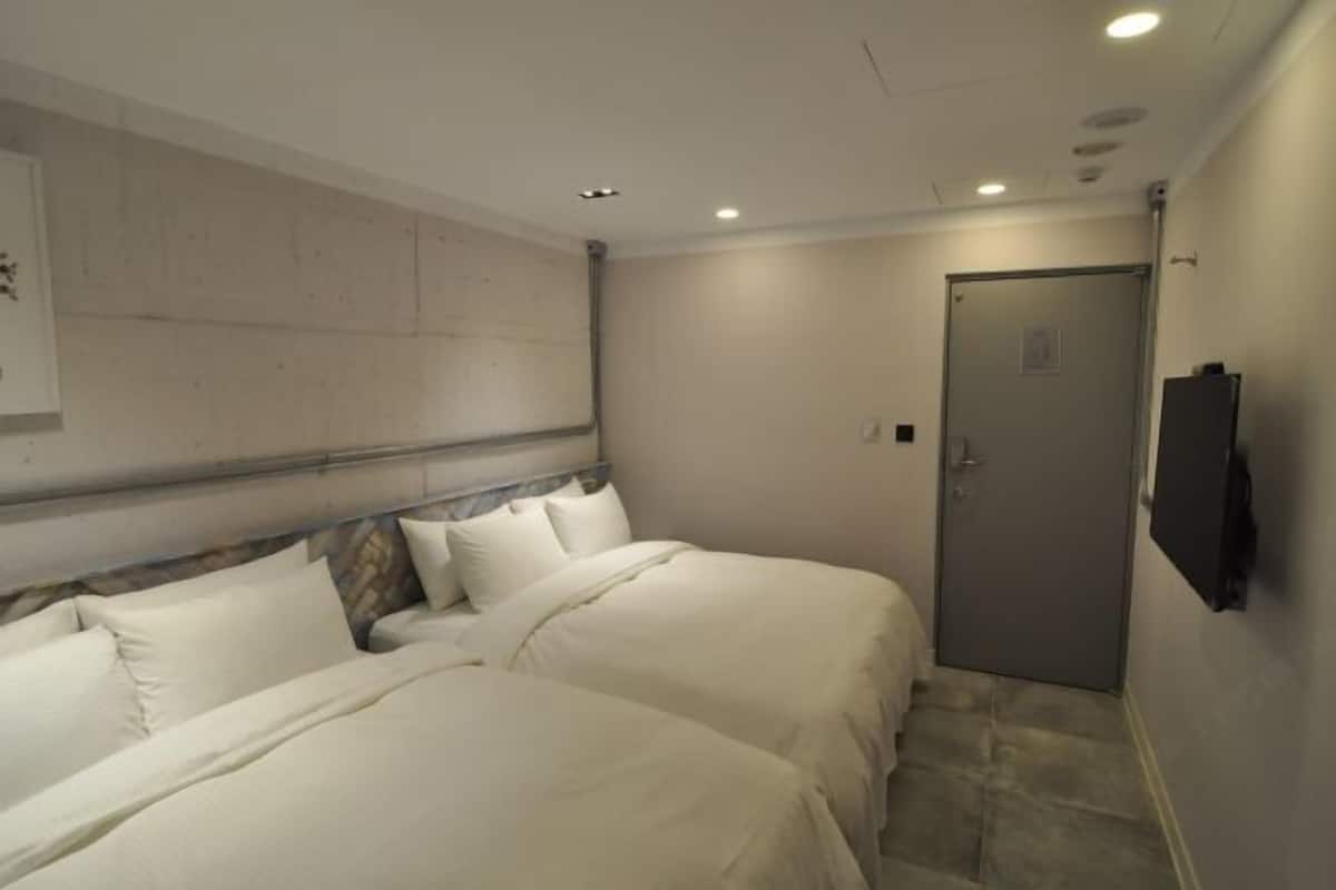 In-room safe, individually decorated, blackout curtains, free WiFi