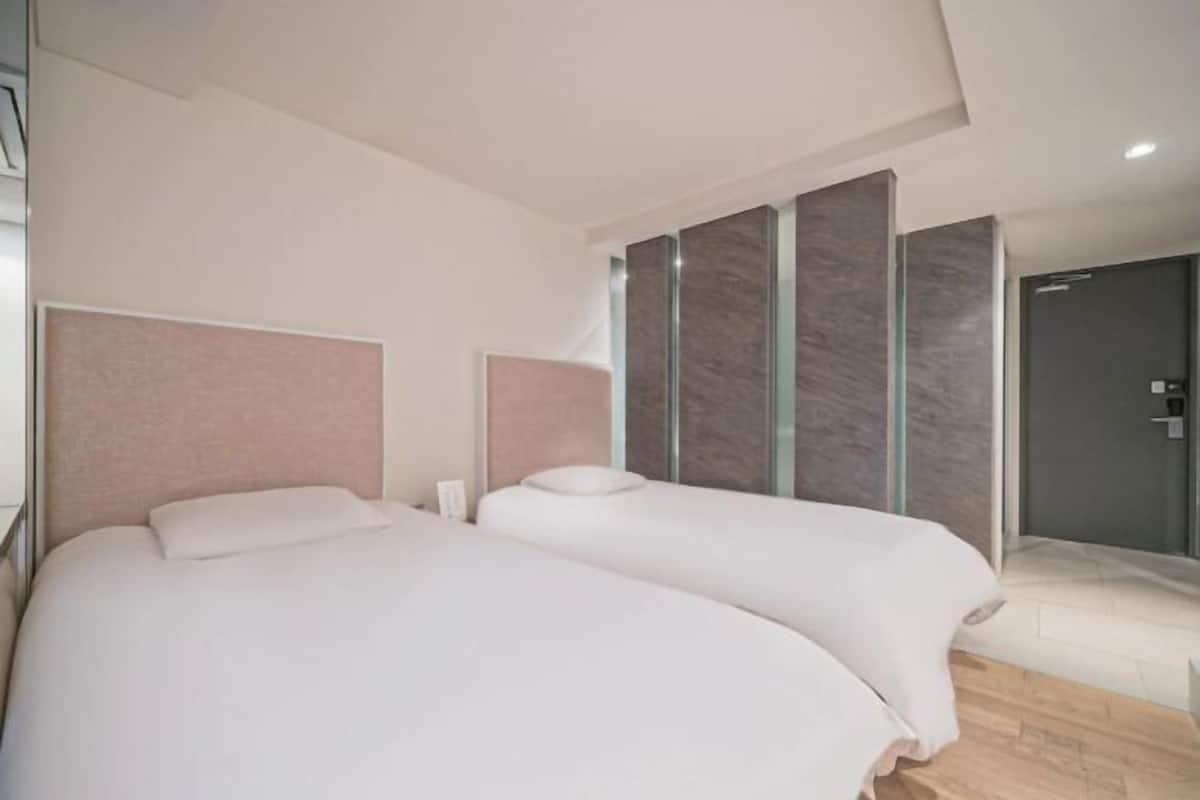 Lydisolert, wi-fi (inkludert) og sengetøy