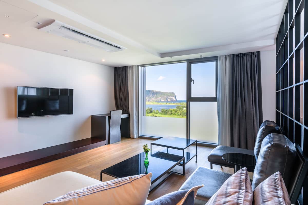 Family Suite (Not allowed to cook) | 2 bedrooms, soundproofing, free WiFi, bed sheets