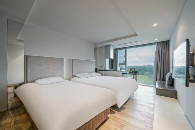 Soundproofing, free WiFi, bed sheets