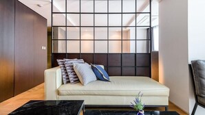Living area - Brown Suites Jeju Hotel & Resort (Seogwipo)
