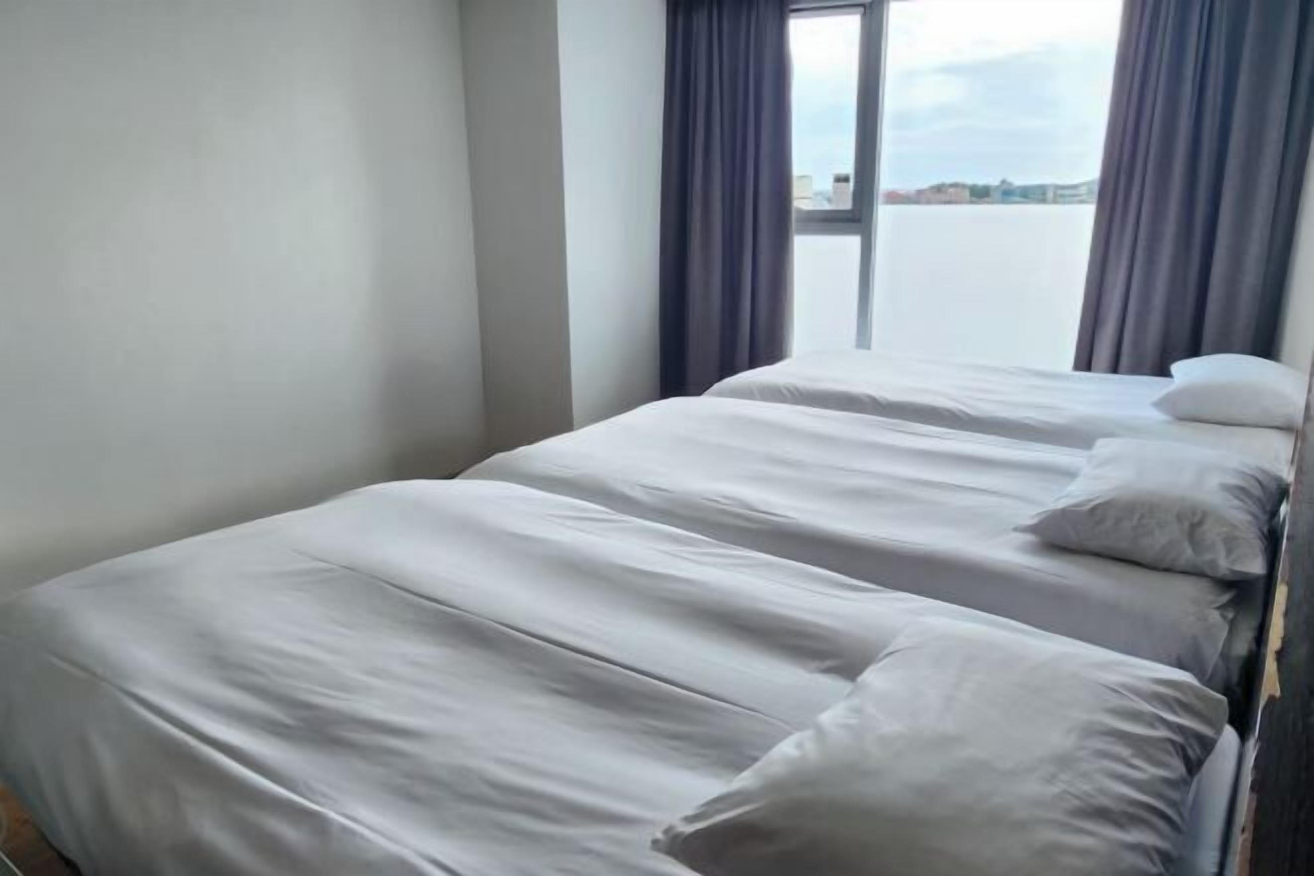 Soundproofing, free WiFi, bed sheets