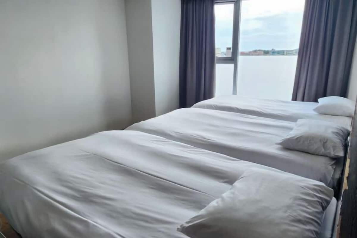 2 bedrooms, soundproofing, free WiFi, bed sheets