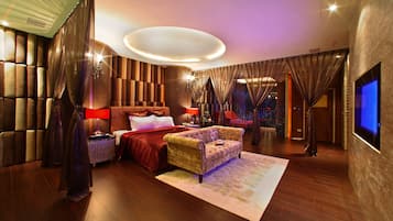 Deluxe Double Room | Langsir/tirai gelap terus, Wi-fi percuma, cadar katil