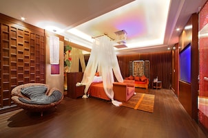 Deluxe Double Room (Check-in after 22:00) | Blackout drapes, WiFi (free), bed sheets