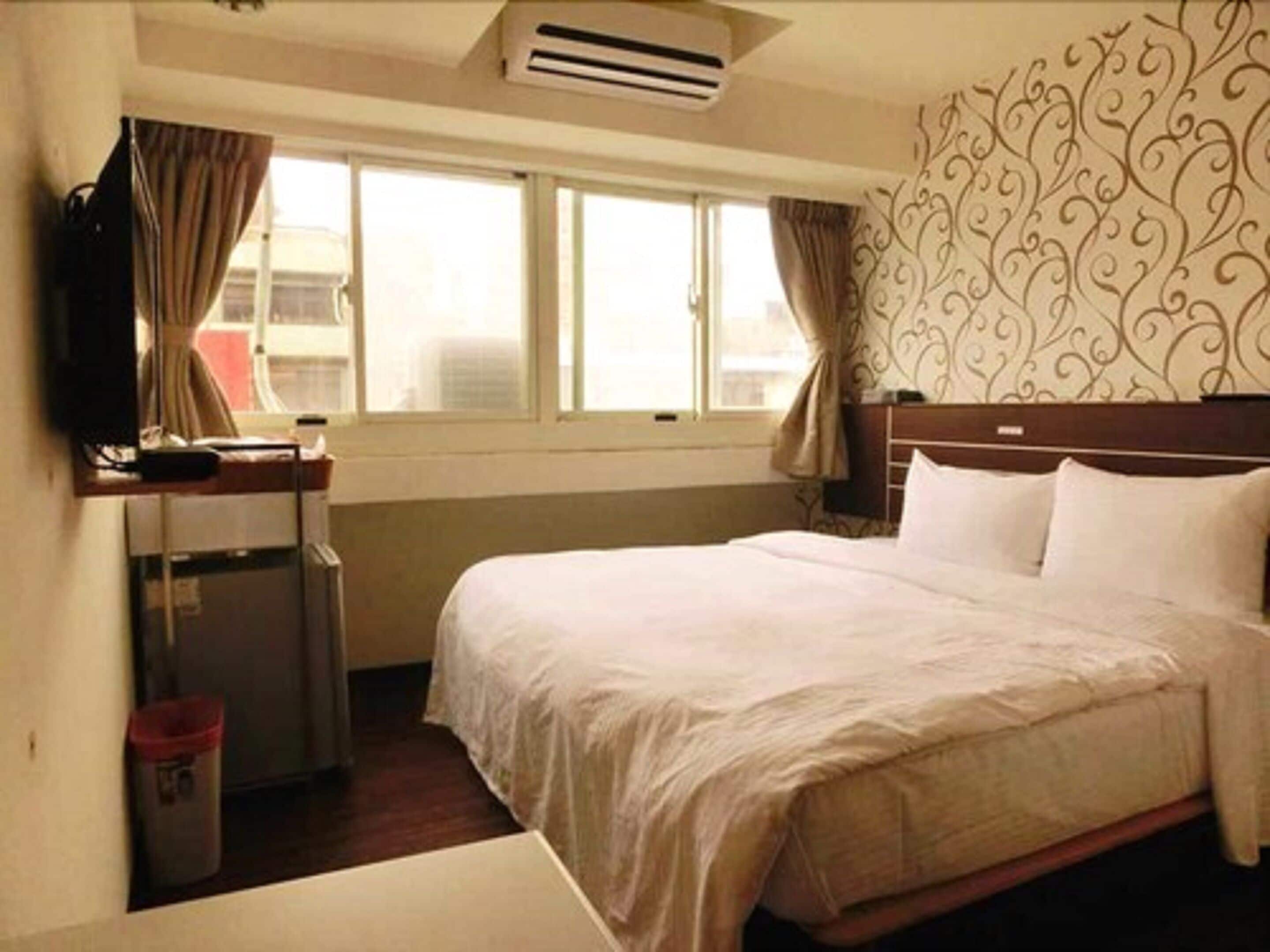 superior double room, 1 double bed | minibar, blackout curtains, soundproofing, free wifi