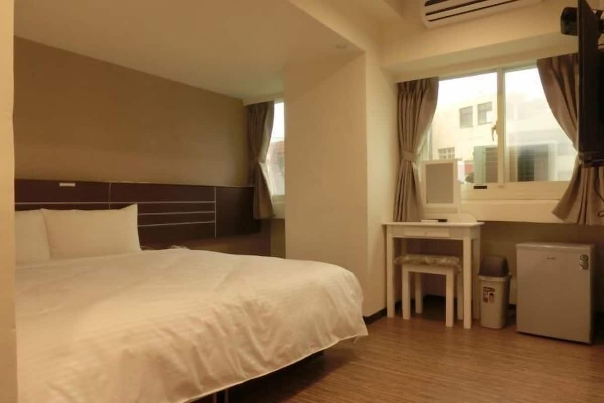 Minibar, blackout drapes, soundproofing, free WiFi