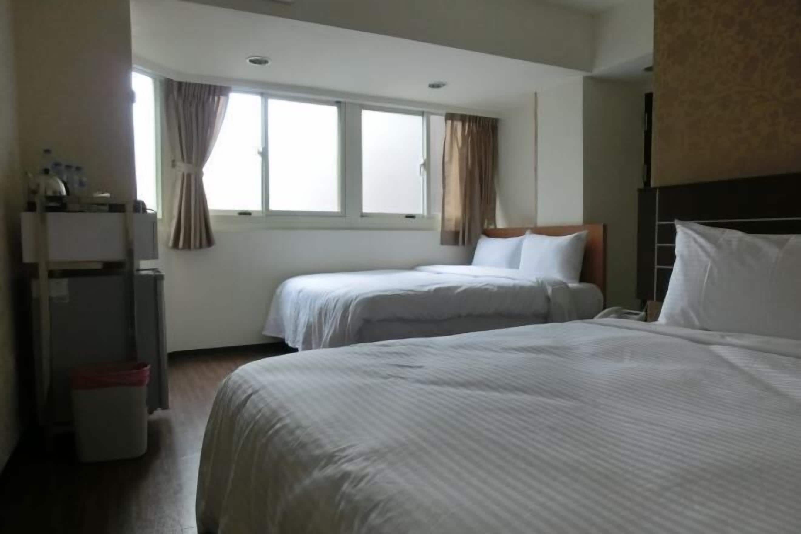 Minibar, cortinas blackout, sistema de insonorización y wifi gratis 