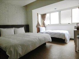 Minibar, blackout curtains, soundproofing, free WiFi