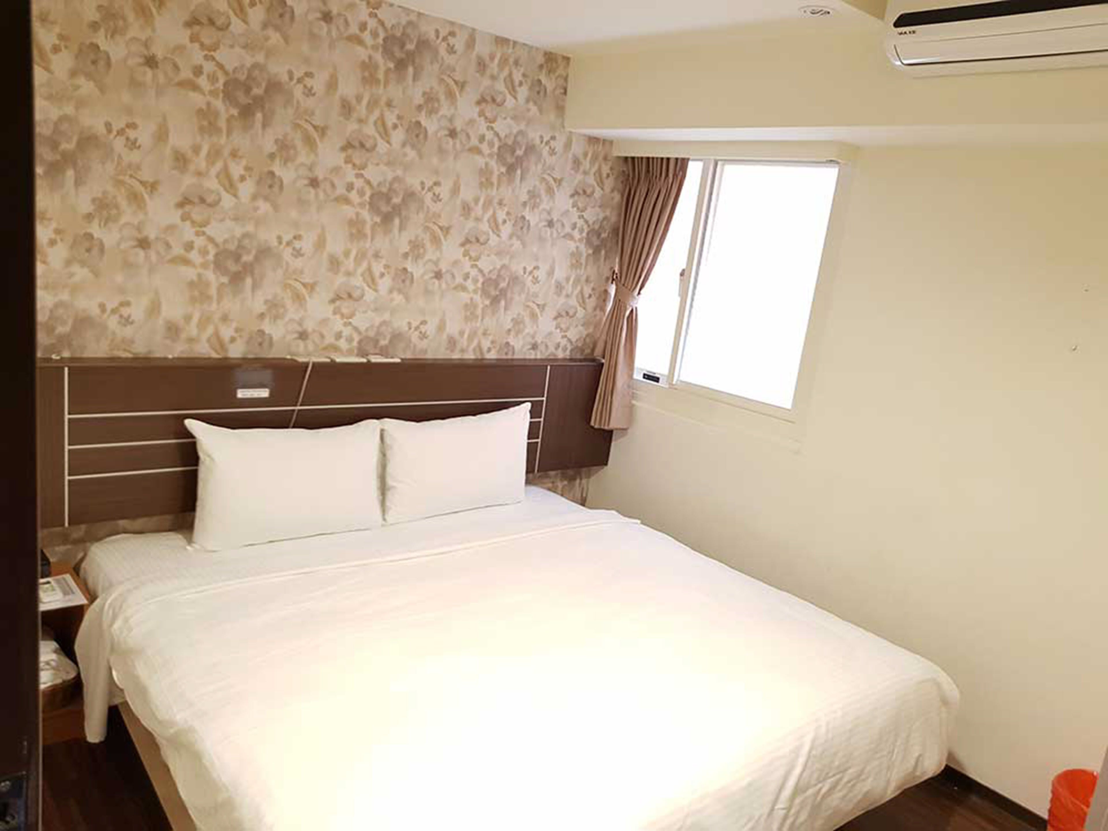 standard double room | minibar, blackout curtains, soundproofing, free wifi