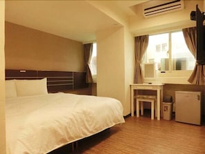 Quarto casal superior, 1 cama de casal | Frigobar, cortinas blackout, quartos à prova de som, Wi-Fi de cortesia