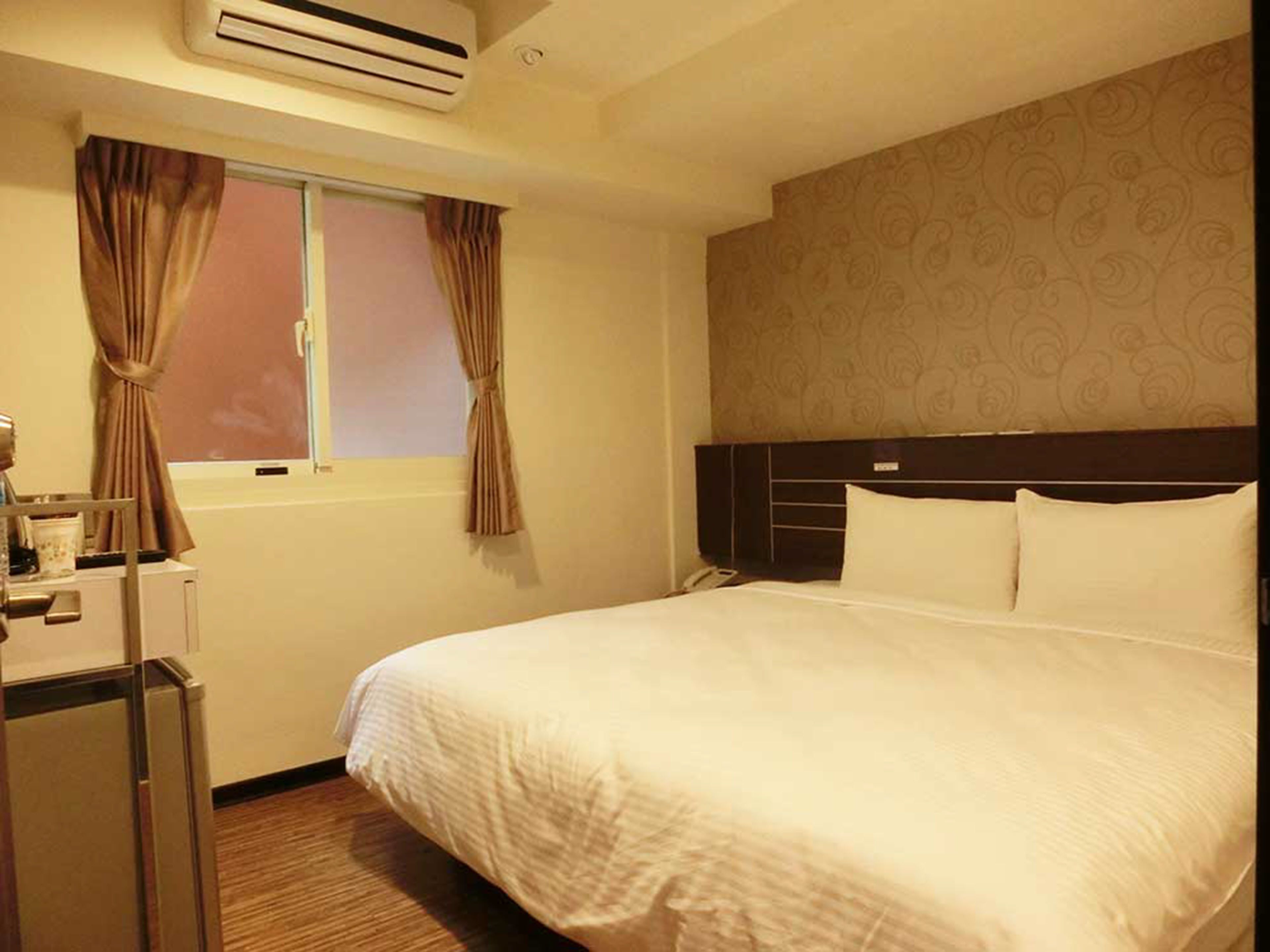 standard double room | minibar, blackout curtains, soundproofing, free wifi