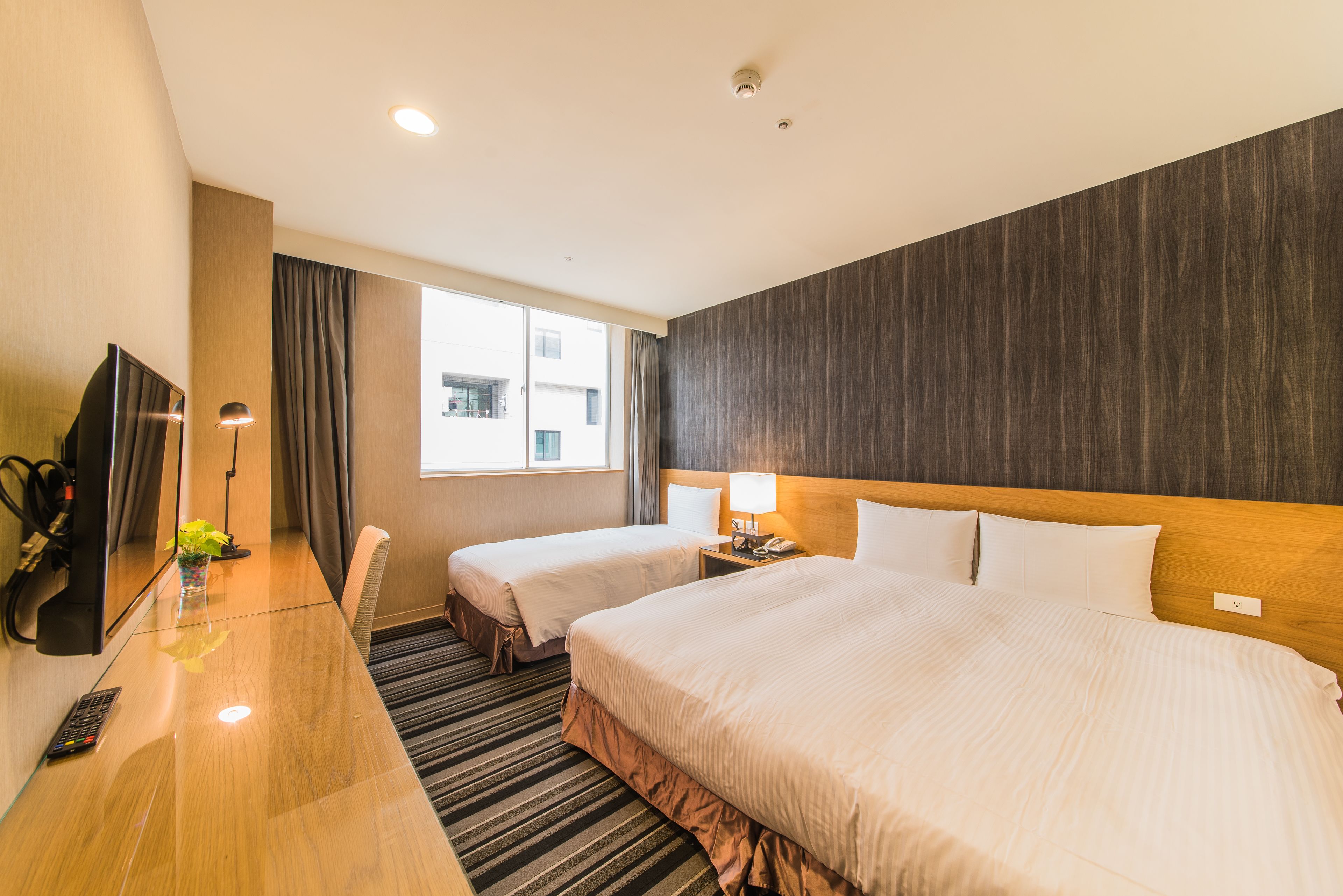 deluxe triple room | 1 bedroom, desk, laptop workspace, soundproofing
