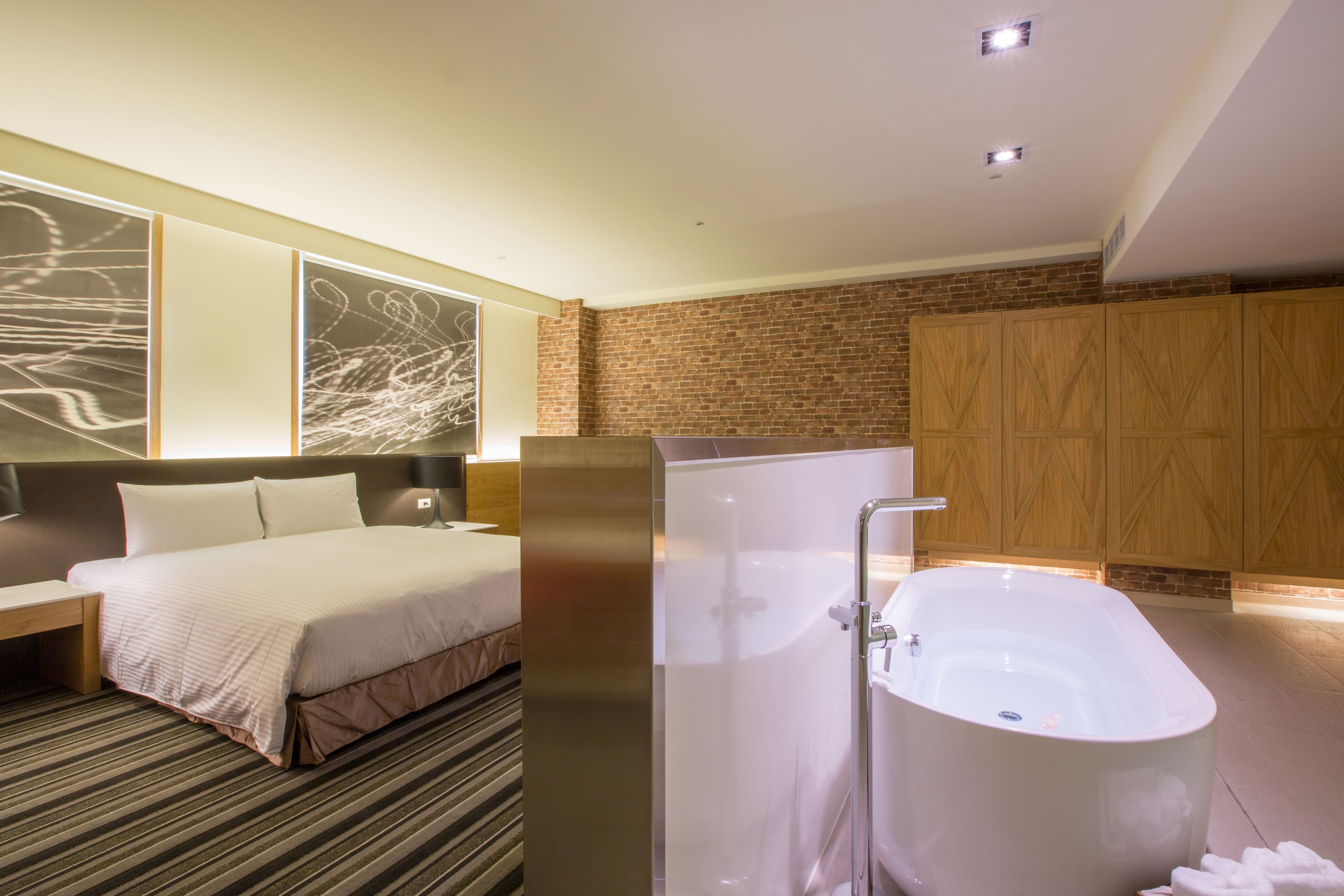 Design Double Room, 1 Queen Bed | Desk, laptop workspace, soundproofing, free WiFi