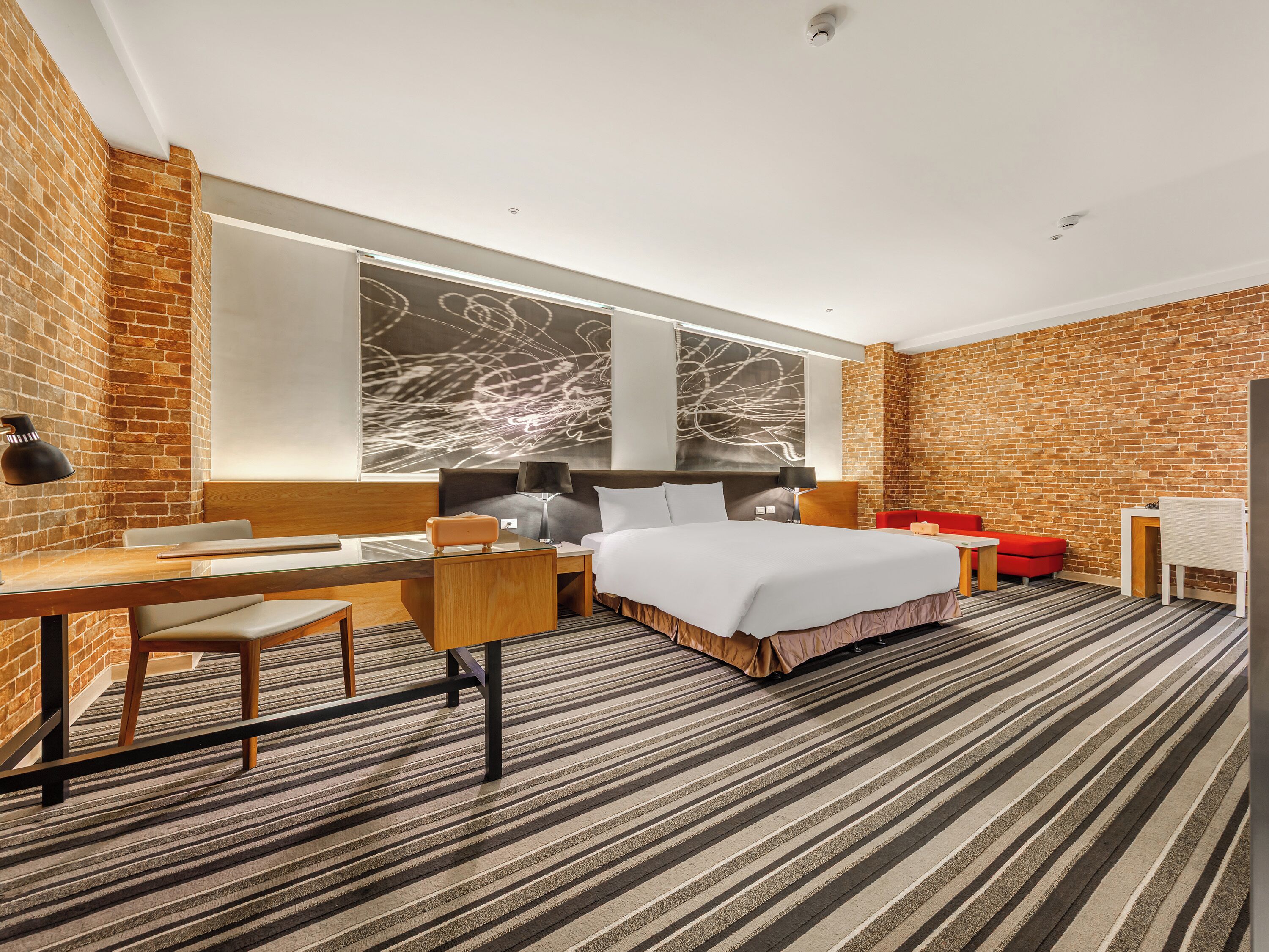 Deluxe Suite | Desk, laptop workspace, soundproofing, free WiFi