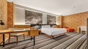 Deluxe Suite | Desk, laptop workspace, soundproofing, free WiFi