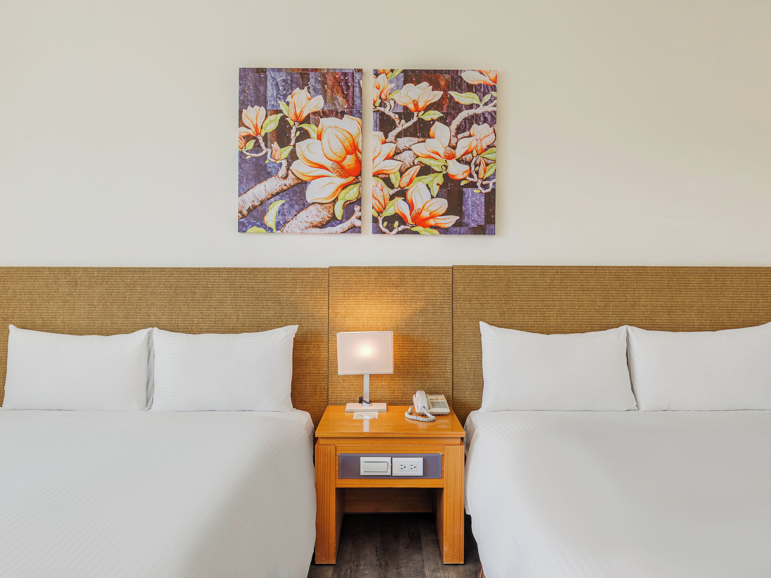 Deluxe Quadruple Room | Desk, laptop workspace, soundproofing, free WiFi