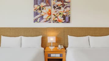 Deluxe Quadruple Room | Desk, laptop workspace, soundproofing, free WiFi