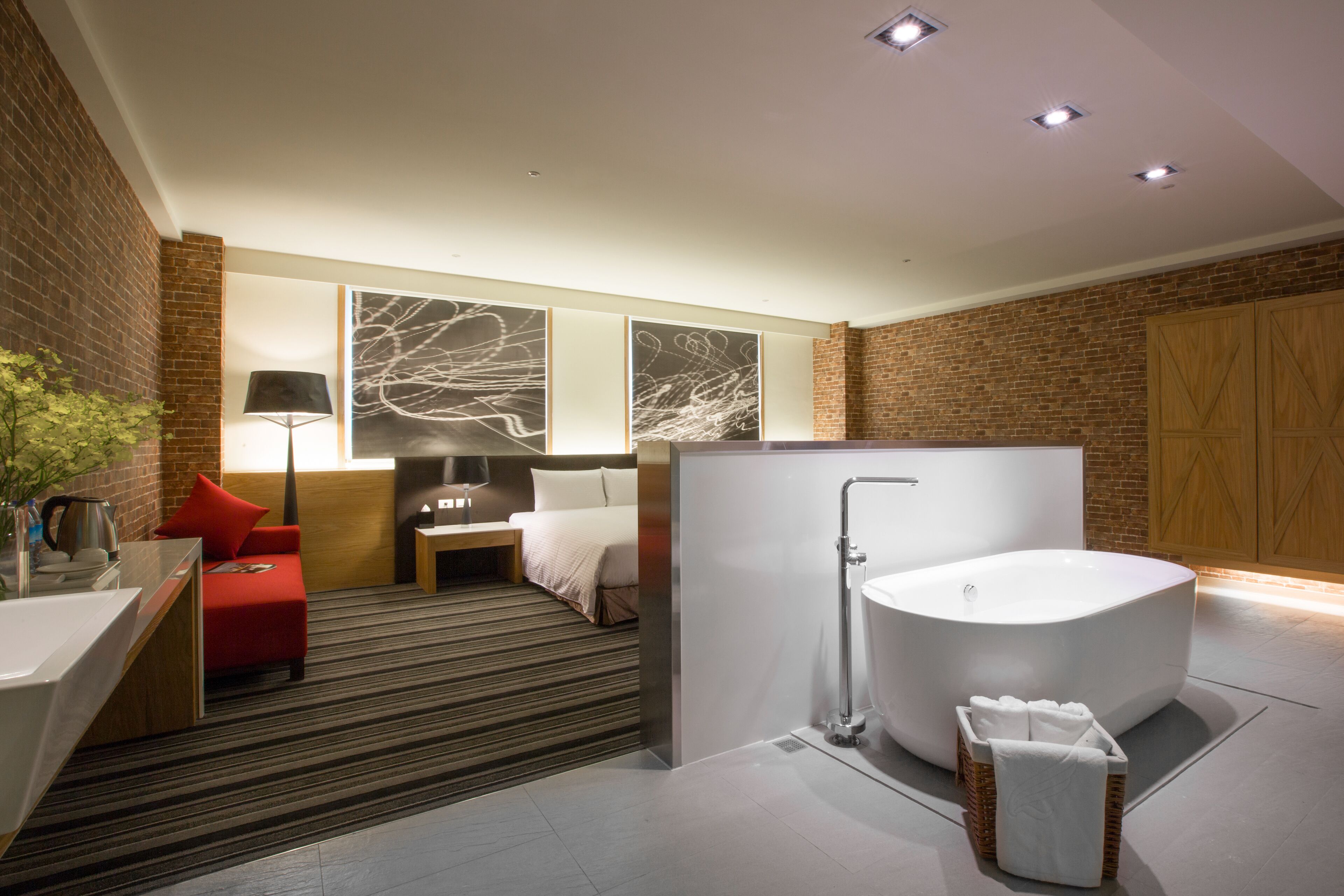 deluxe suite | 1 bedroom, desk, laptop workspace, soundproofing