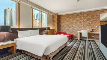 Deluxe Suite | Desk, laptop workspace, soundproofing, free WiFi