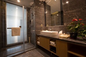 Free toiletries, hair dryer, slippers - Metropark Hotel Yingkun Beijing (Beijing)