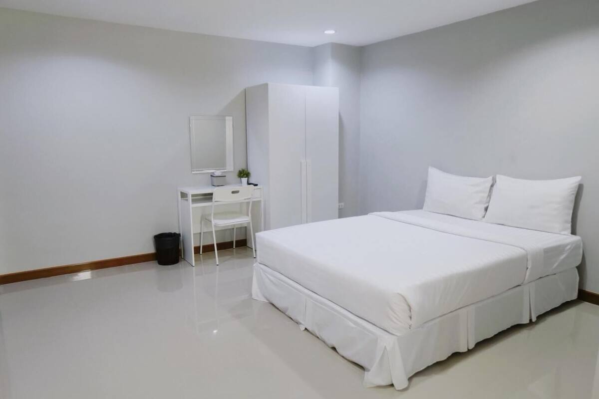 In-room safe, free WiFi