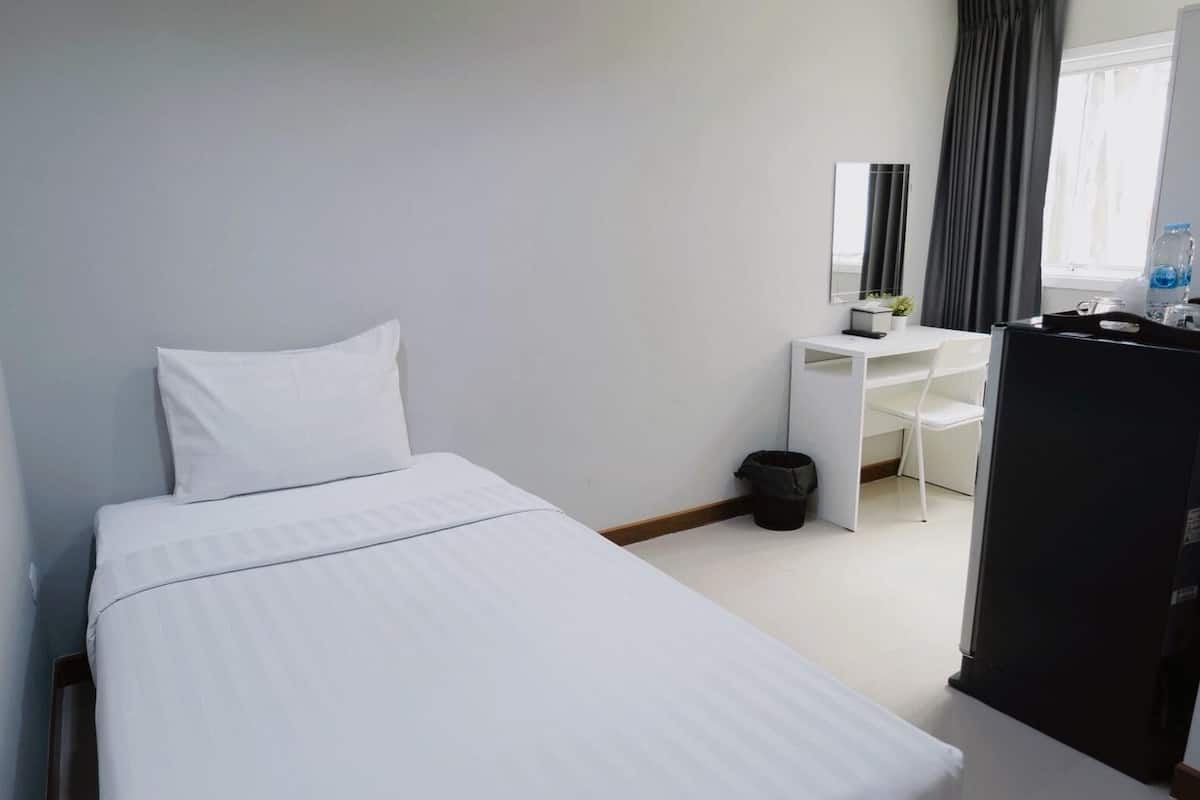 Single Room with Window