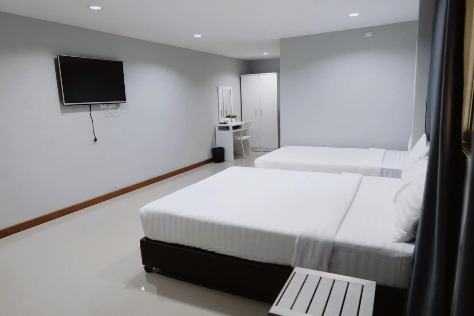 Family Room | In-room safe, free WiFi