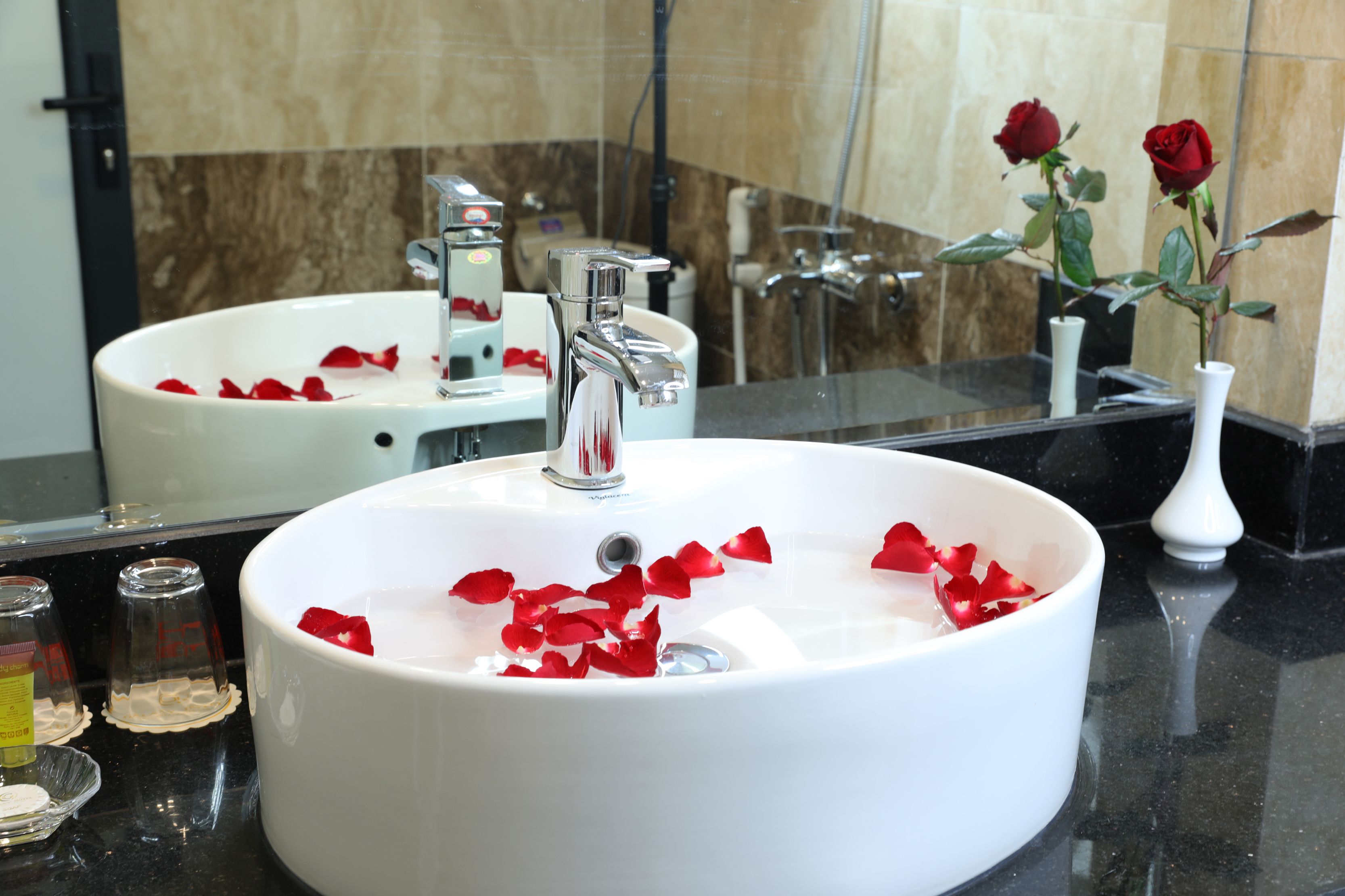 economic double room | bathroom | shower, free toiletries, hair dryer, slippers