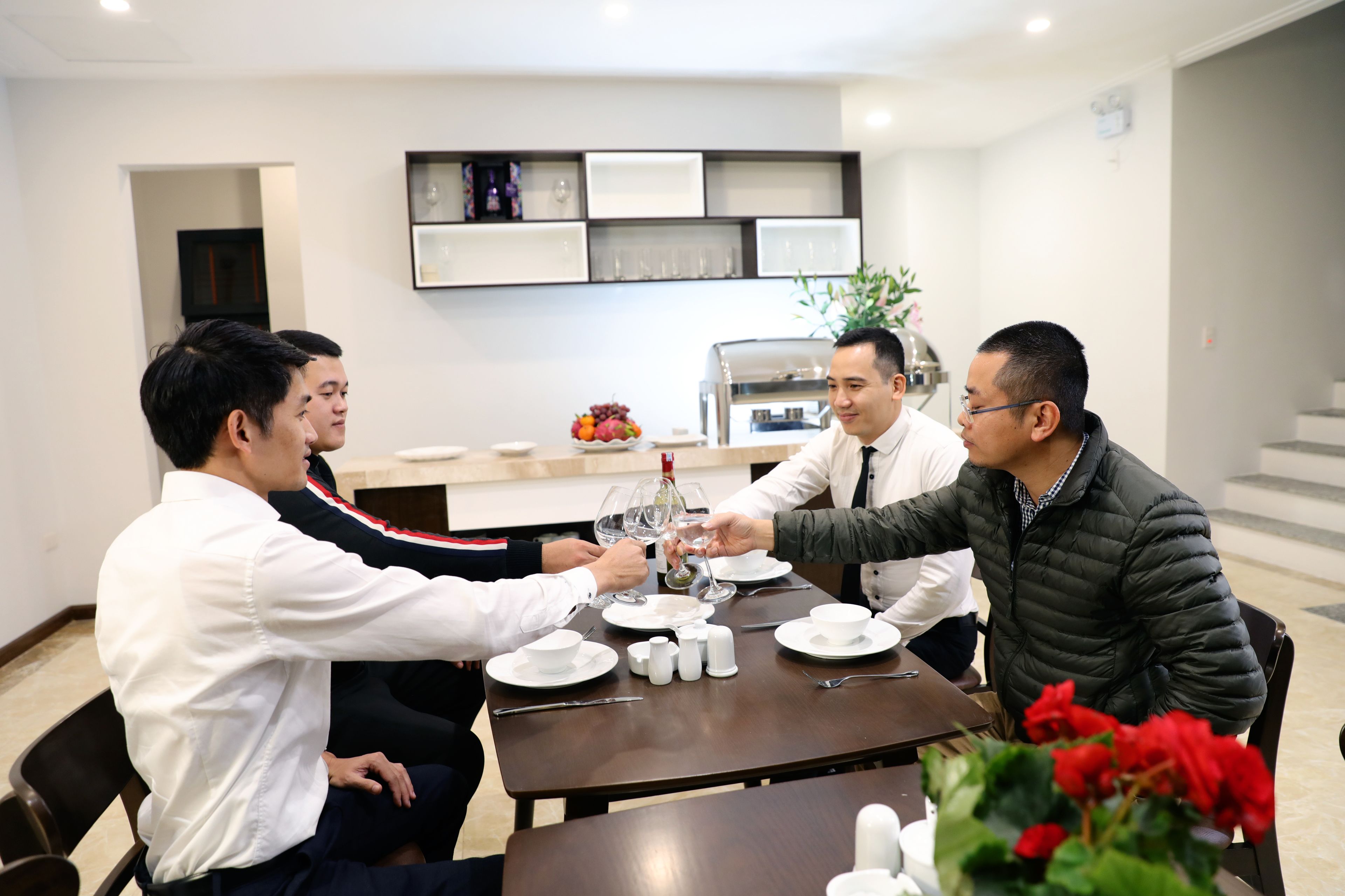 breakfast, lunch, dinner served; local and international cuisine