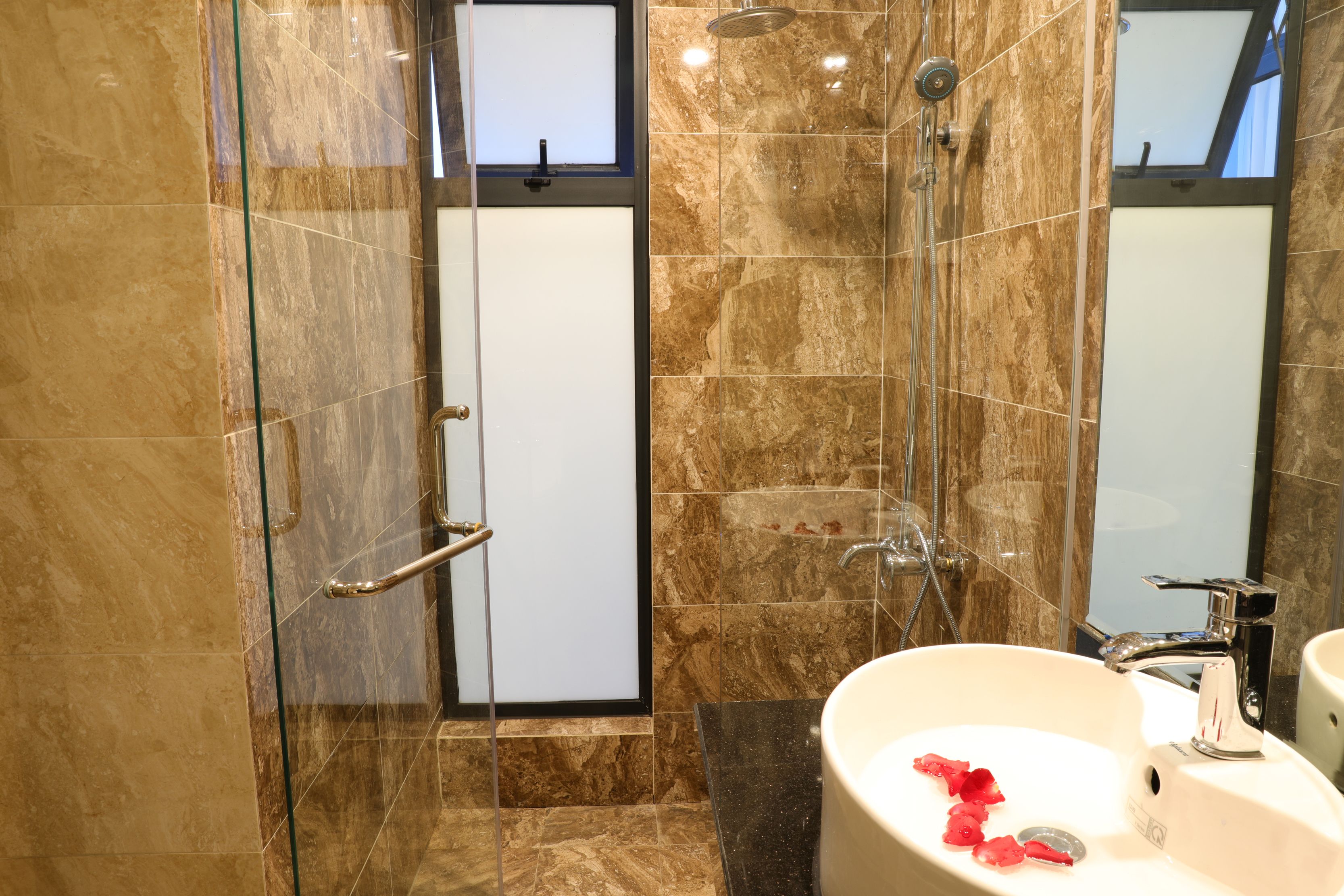 classic premium double | minibar, in-room safe, desk, soundproofing