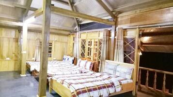 Comfort Shared Dormitory | Desk, iron/ironing board, free WiFi, bed sheets