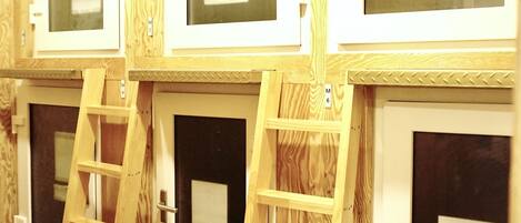 Family Room | Iron/ironing board, free WiFi