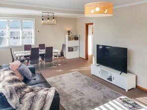 Familie huis, 4 slaapkamers, terras, aan tuin | Woonruimte | Flatscreentelevisie