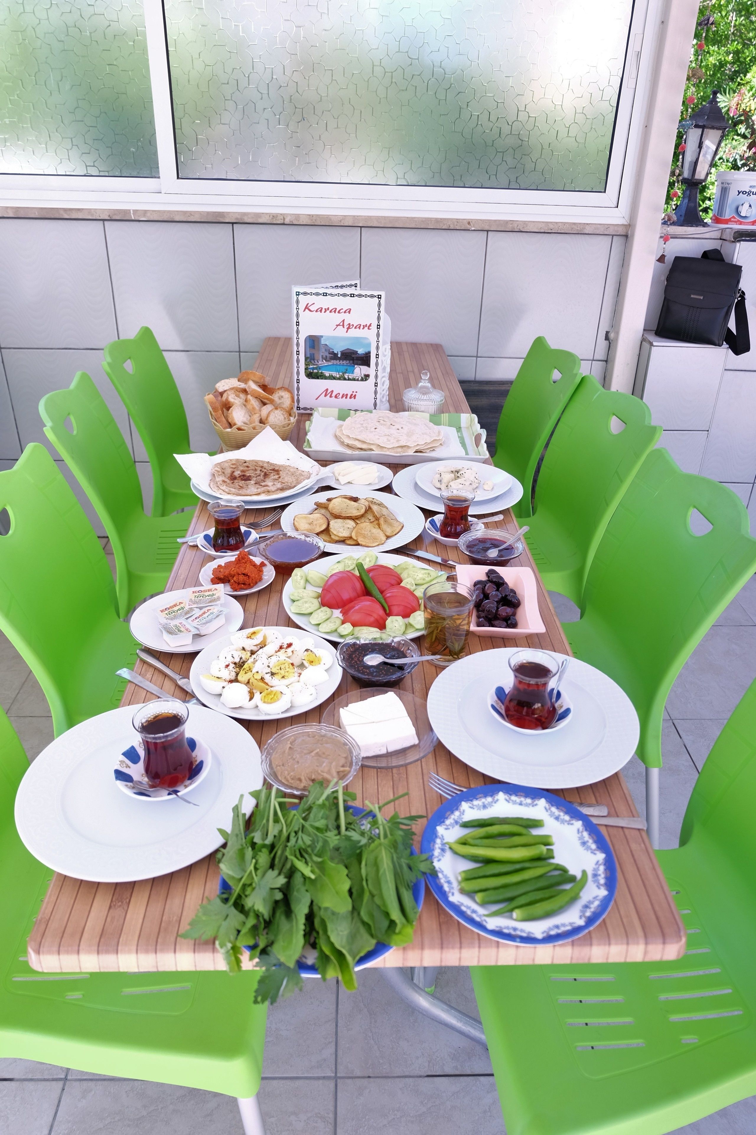 Daily full breakfast (EUR 4.5 per person)