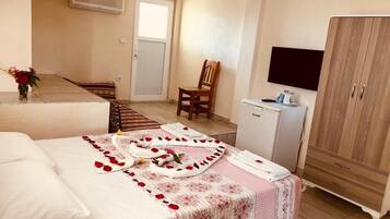 Traditional Double Room | Premium bedding, minibar, individually decorated, individually furnished