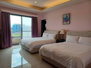 Familie vierpersoonskamer | Luxe beddengoed, verduisterende gordijnen, geluiddichte muren