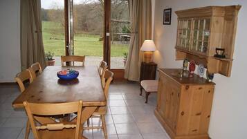 Cottage, 2 Bedrooms (Gîte 2) | In-room dining