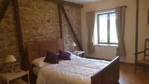 Cottage, 2 Bedrooms (Gîte 1) | 2 bedrooms, individually decorated, individually furnished, desk