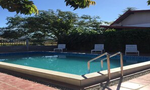 Outdoor pool - Vang Vieng Garden Bungalow (Vang Vieng)