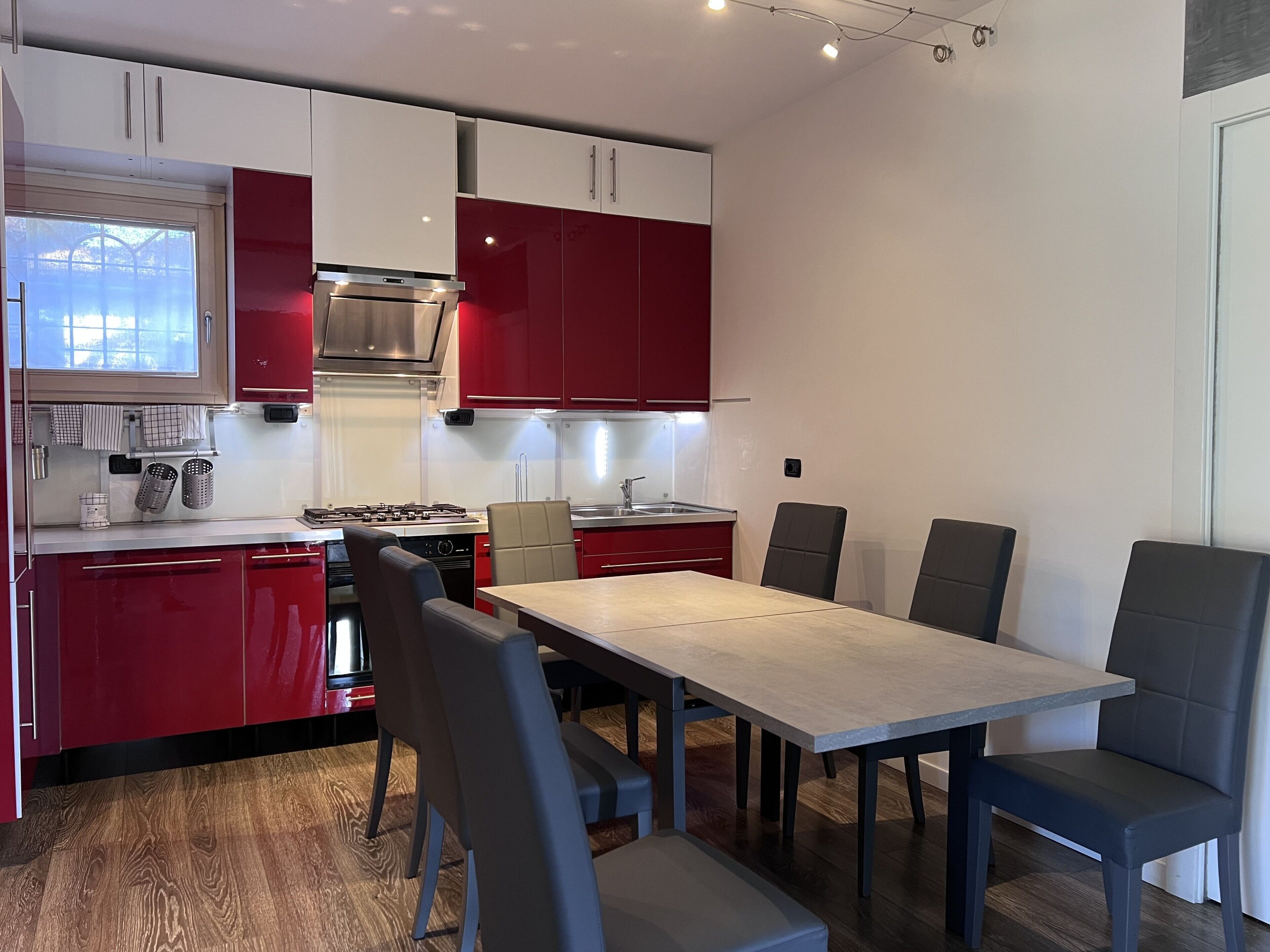 Villa junior | Cocina privada | Microondas, cafetera de espresso y cafetera y tetera 