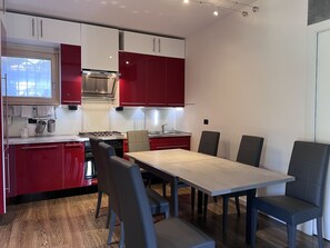 Villa Junior | Cuisine privée | Four à micro-ondes, cafétière à espresso, cafetière-théière