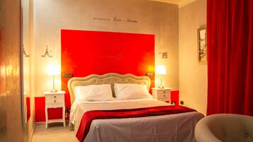 Deluxe-sviitti, 1 makuuhuone, poreamme, torni | 1 makuuhuone, minibaari, tallelokero huoneessa