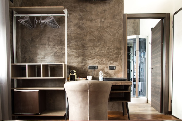 Minibar, in-room safe, laptop workspace, free WiFi