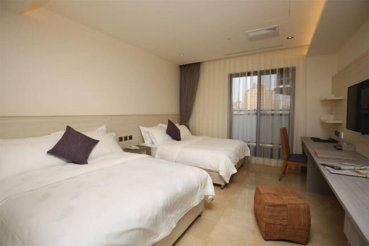 Premium bedding, down comforters, in-room safe, desk