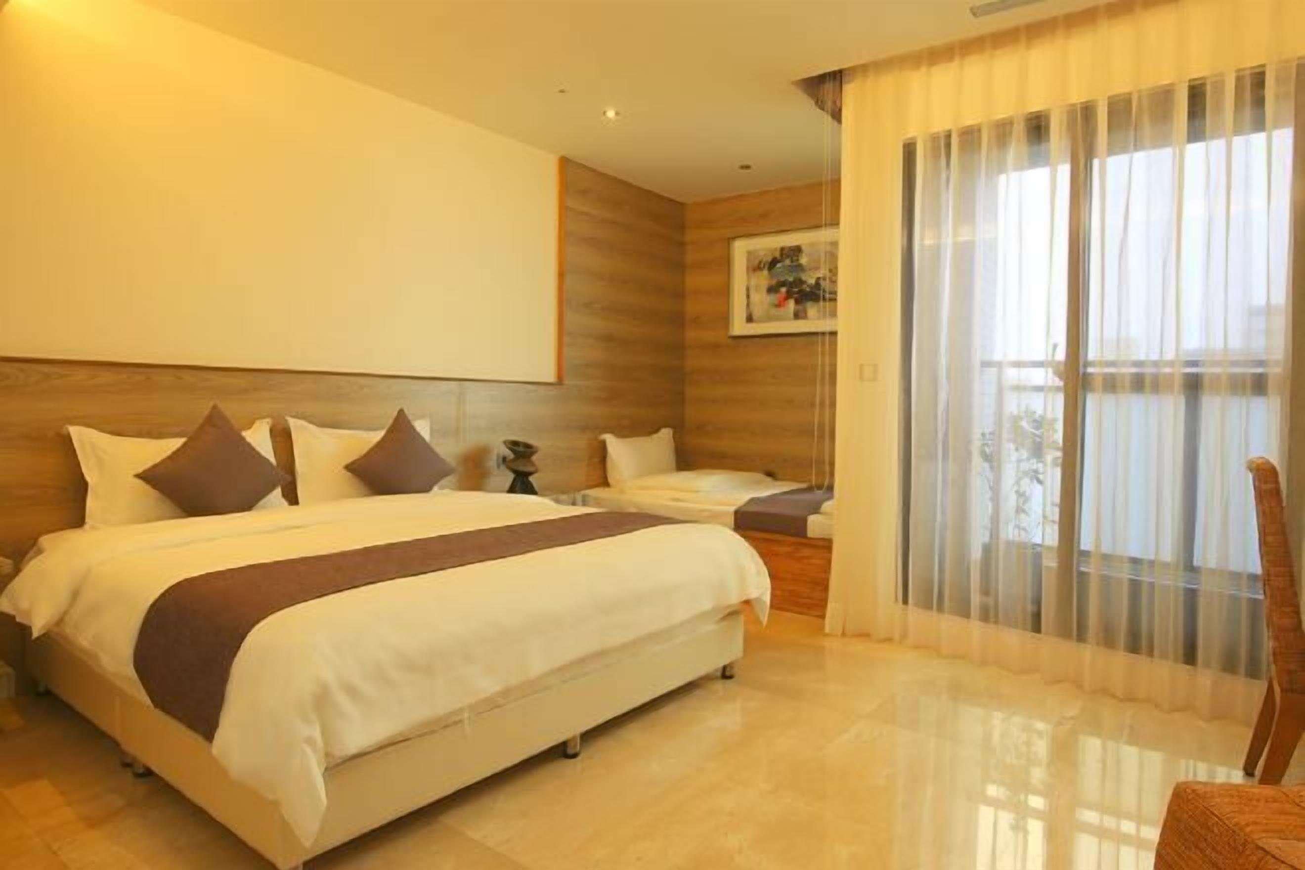 Premium bedding, down duvets, in-room safe, desk