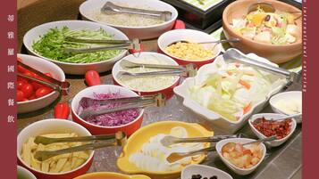 Free daily buffet breakfast