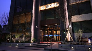 A hotel entrance with a sign reading "DL HOTEL" and a wheelchair accessibility symbol. - Dar Lon Hotel (Hsinchu)